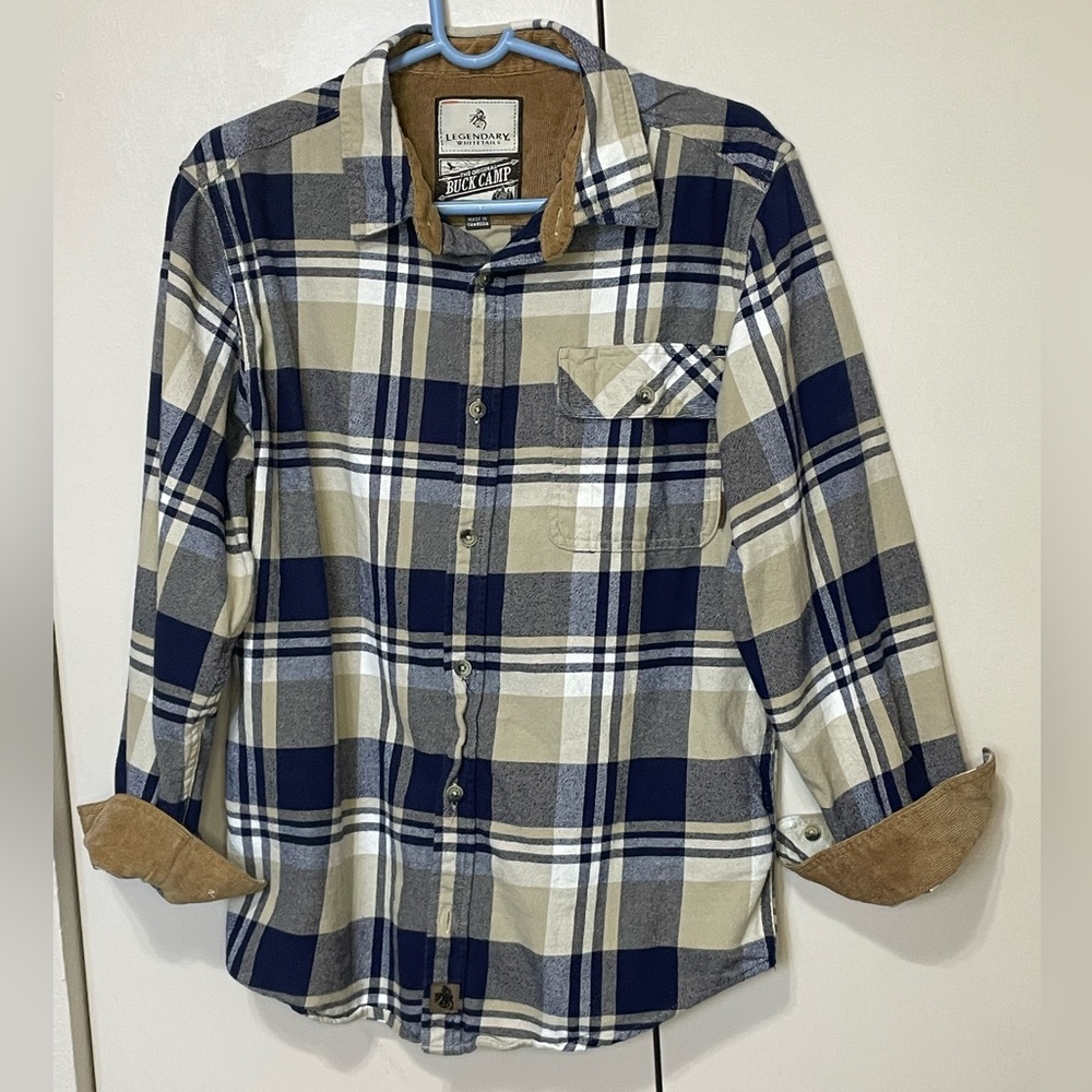 Legendary Whitetails plaid button up flannel. Size Medium.